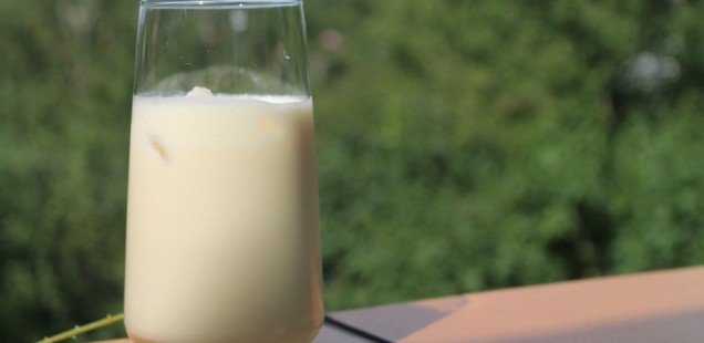 Alkoholfreie Cocktails - Mit Bananensaft, Ananassaft, Kokusnusscreme und Schlagsahne