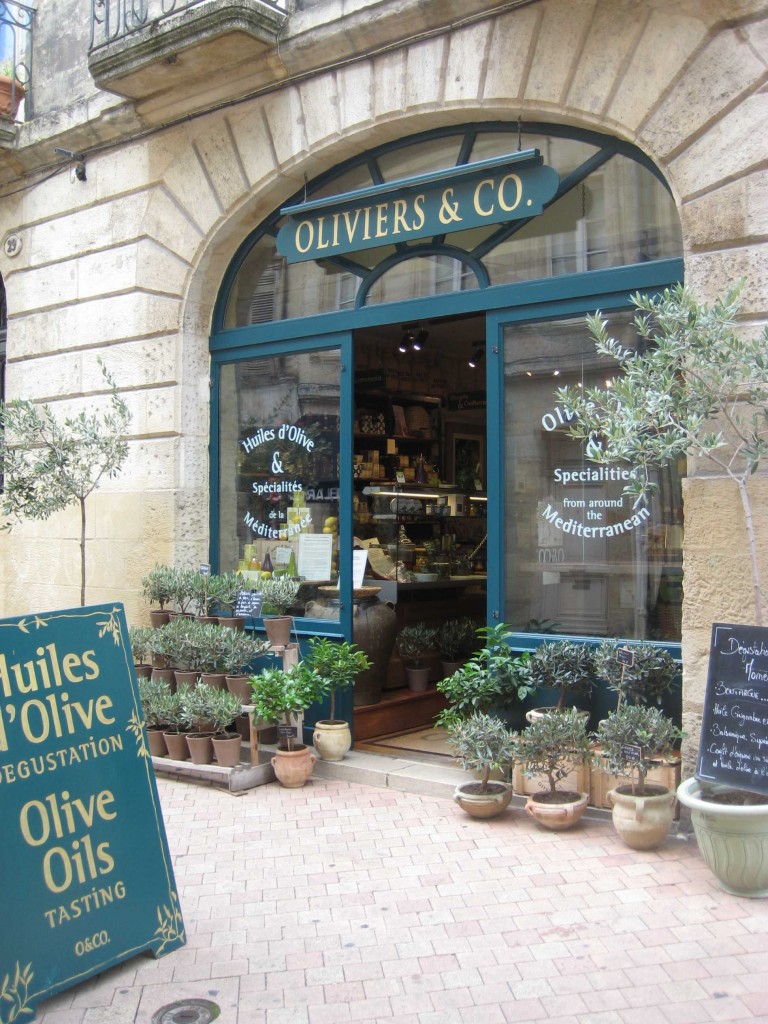 Bordeaux Städtereise - Olivenbaum kaufen in der Stadt
