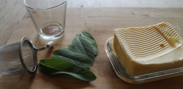 Die Zutaten für selbst gemachte Salbei Butter