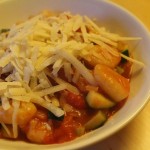 Gnocchi mit Zucchini, Paprika, Dosentomaten, Knoblauch, Zwiebeln und natürlich Parmesan